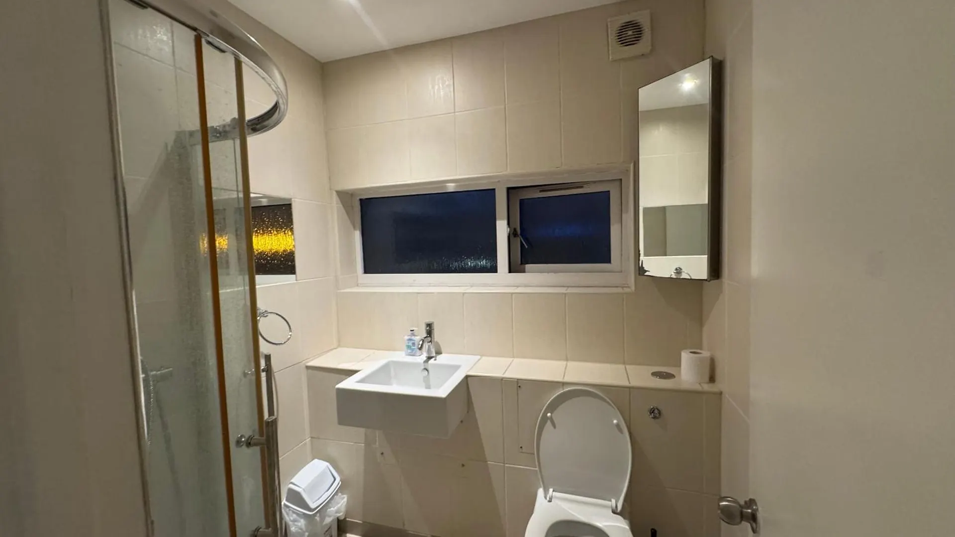 Cozy Rooms Near Central Londres 0*,